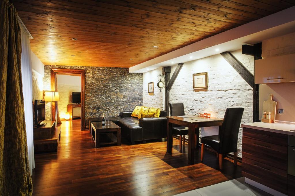 Apartamenty Chleb I Wino Thorn Exterior foto